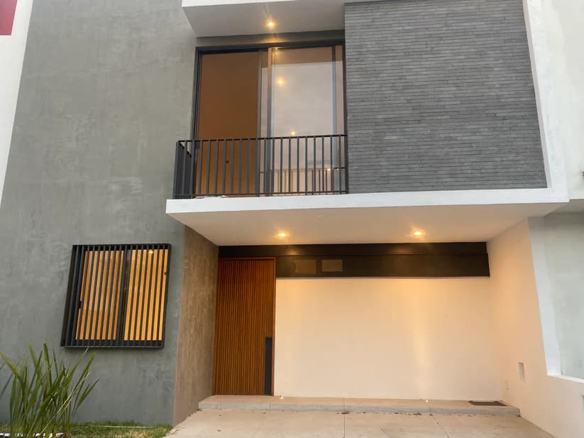 fachada venta de casa de lujo en zapopan jalisco en el fraccionamiento la cima