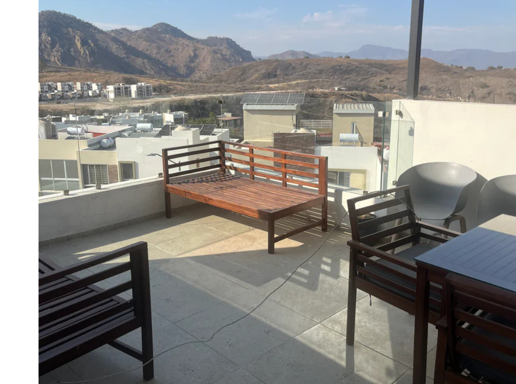 área de estar de casa de lujo en venta en san isidro residencial zapopan jalisco