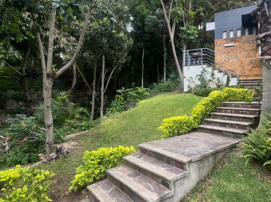 esacleras casa de lujo en venta en las cañadas zapopan jalisco