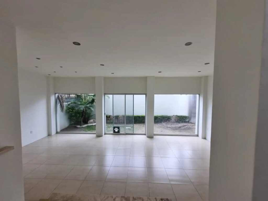 área de sala comedor de casa de lujo en venta en jardin real en zapopan